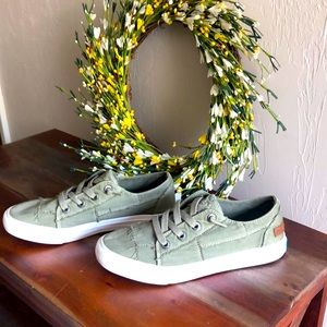 BLOWFISH Malibu sneaker Eucalyptus Green size 9.5